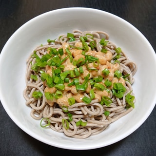 中粒納豆で☆冷やしぶっかけ納豆蕎麦